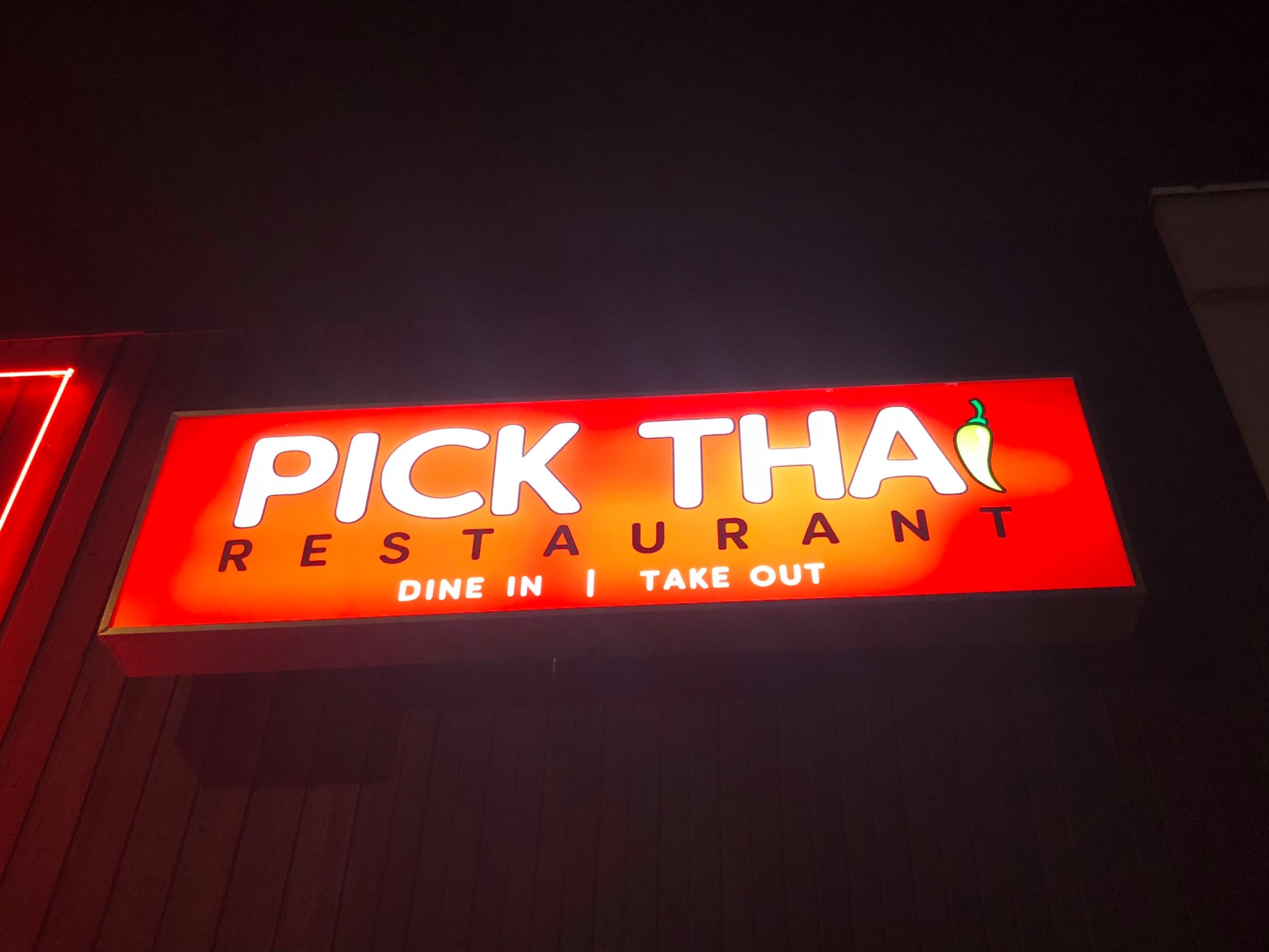 Pick Thai restaurant Kelowna, BC Okanagan Local