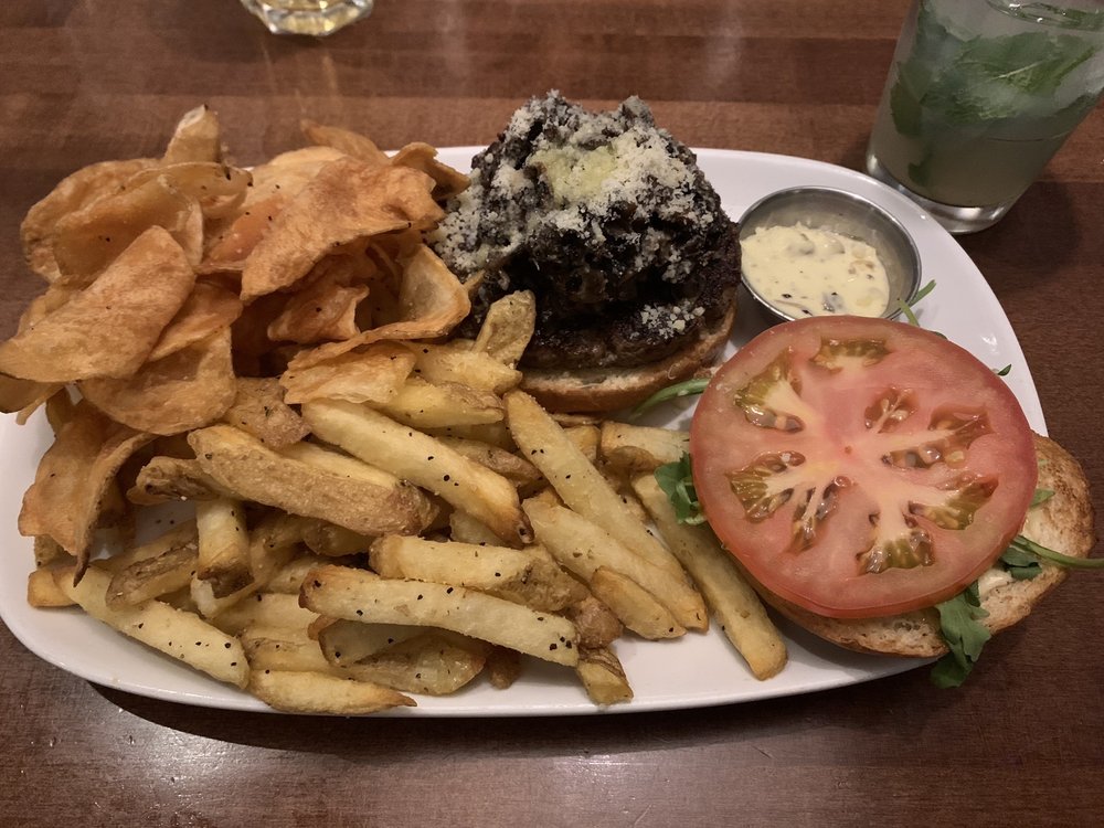 Bin 4 Burger Lounge Kelowna, BC Okanagan Local