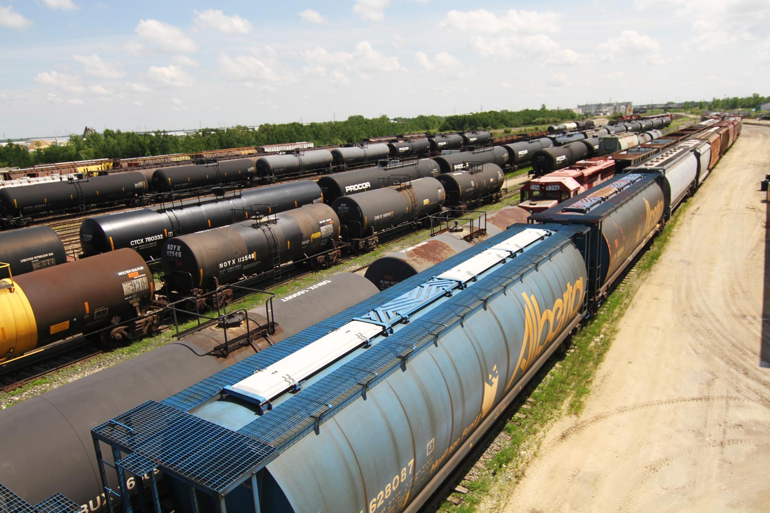 Cando Rail Services logo